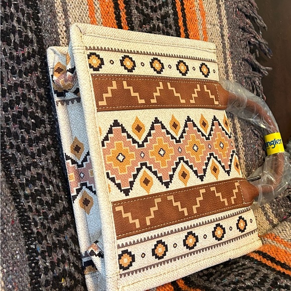 NWT..Wrangler Southwestern Crossbody Small Tote Bag/Strap - Picture 5 of 11